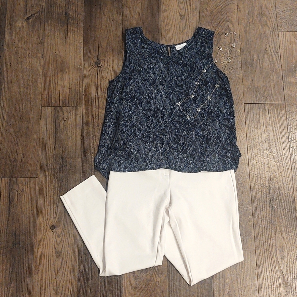 🎉SOLD!!! Liz Claiborne Sleeveless Top